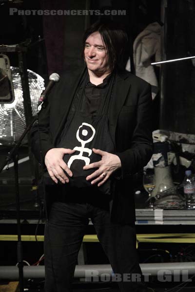 EINSTURZENDE NEUBAUTEN - 2008-05-12 - PARIS - Le Bataclan - Christian Emmerich [Blixa Bargeld]